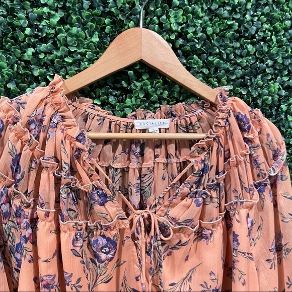 Socialite Ruffled Top Floral - Picture 6 of 9